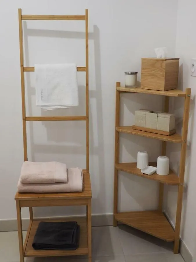 Apartament La Londe La Mer : Appartement Proche Plages & Vue Superbe Sur Les Iles D'Or Francja