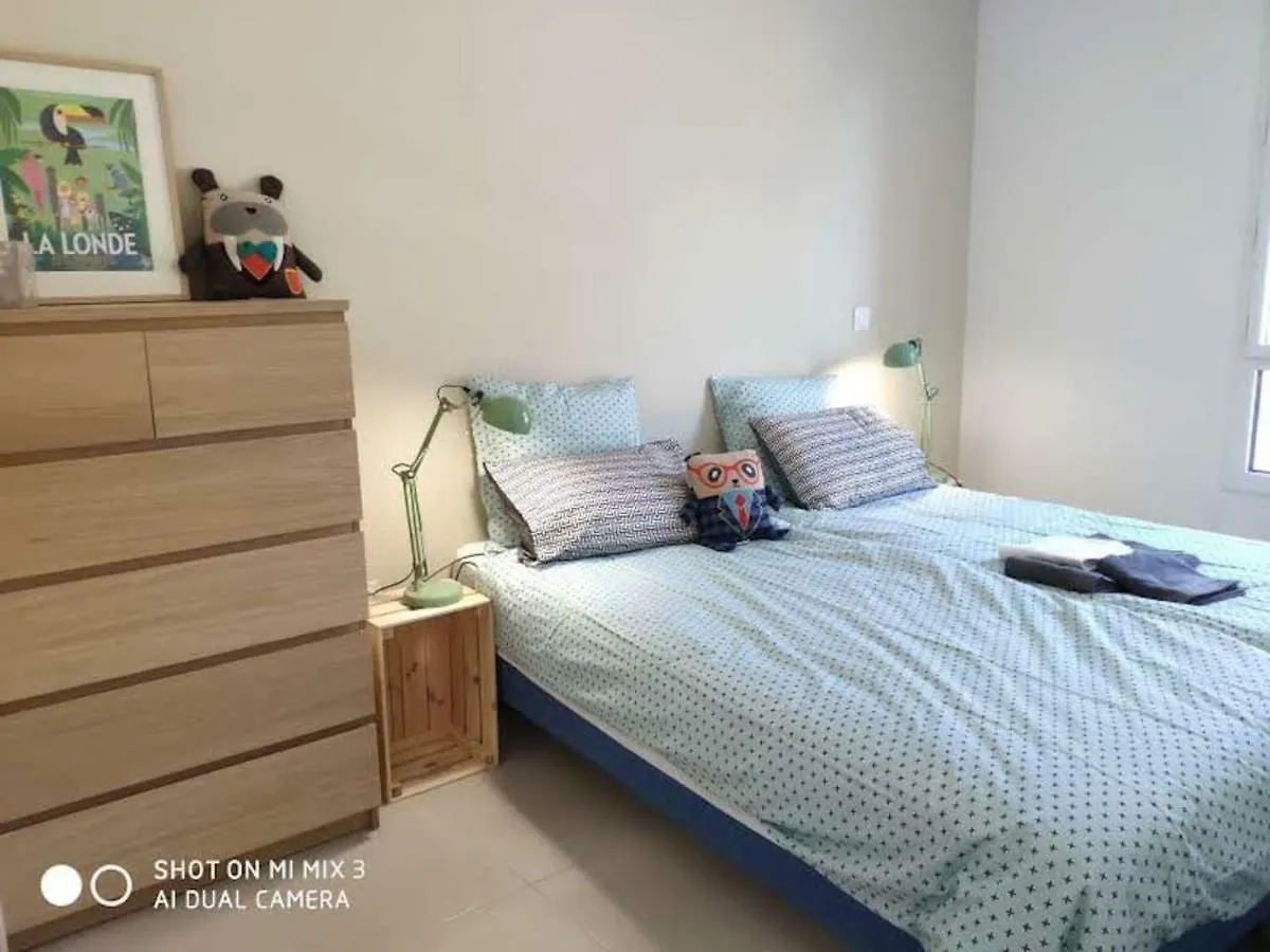 La Londe La Mer : Appartement Proche Plages & Vue Superbe Sur Les Iles D\'Or contacts