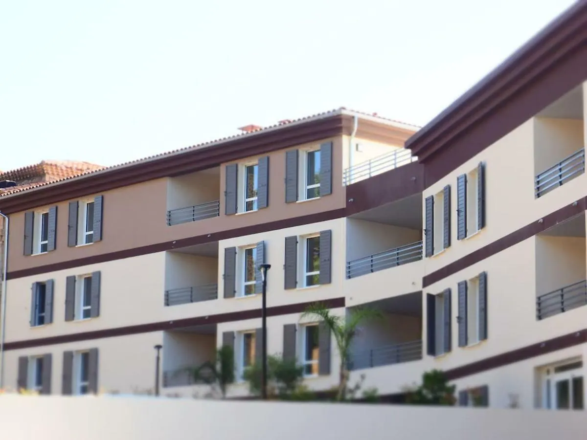 La Londe La Mer : Appartement Proche Plages & Vue Superbe Sur Les Iles D'Or Apartament